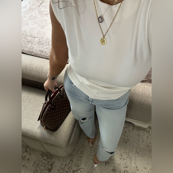 New🩷Beautiful Soft White sleeveless top - Picture 3 of 5